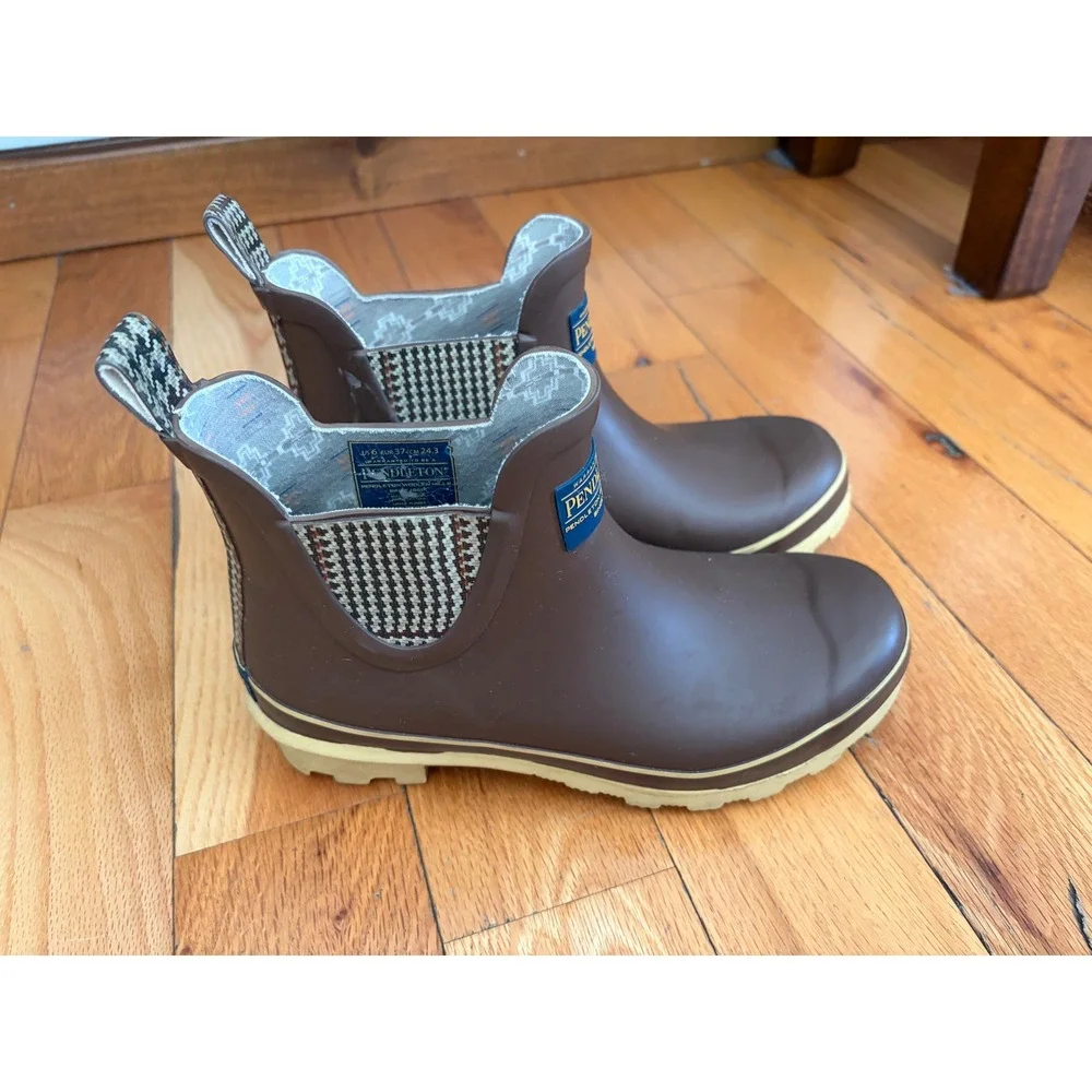 Pendleton Glen Plaid Chelsea waterproof rain boots brown woman's size 6